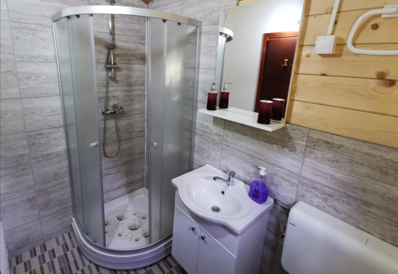 Cottage La Sierra With Jacuzzi Korenica Dış mekan fotoğraf