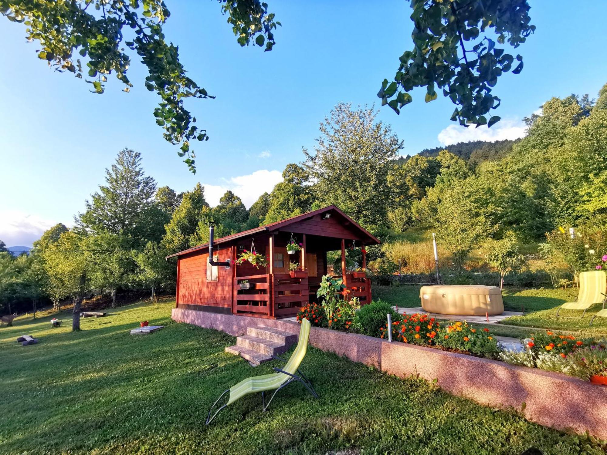 Cottage La Sierra With Jacuzzi Korenica Dış mekan fotoğraf