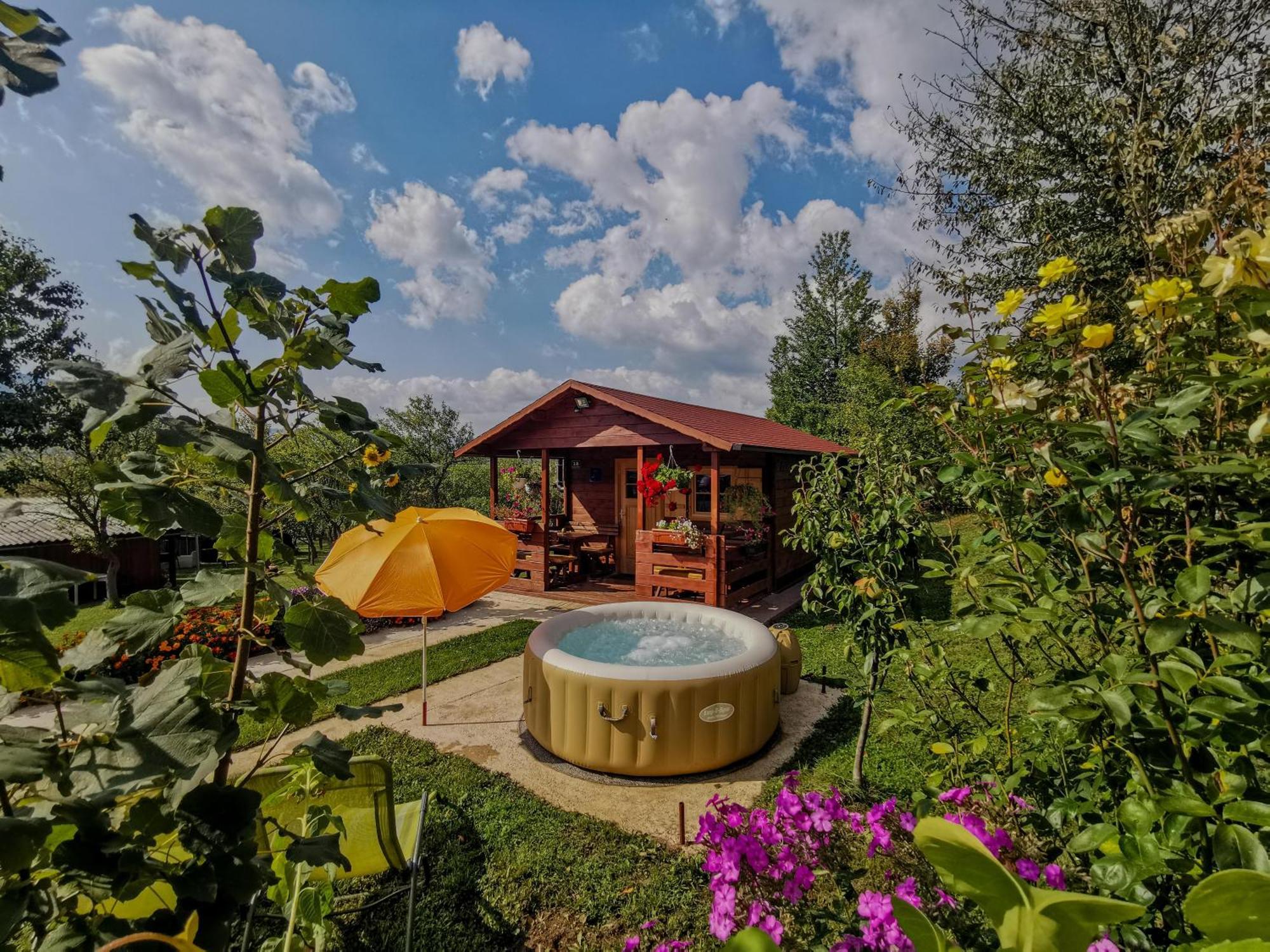 Cottage La Sierra With Jacuzzi Korenica Dış mekan fotoğraf