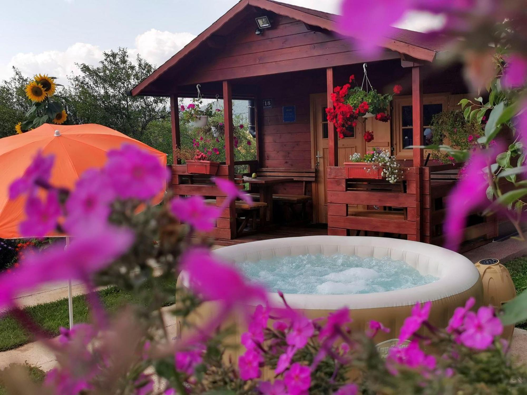 Cottage La Sierra With Jacuzzi Korenica Dış mekan fotoğraf