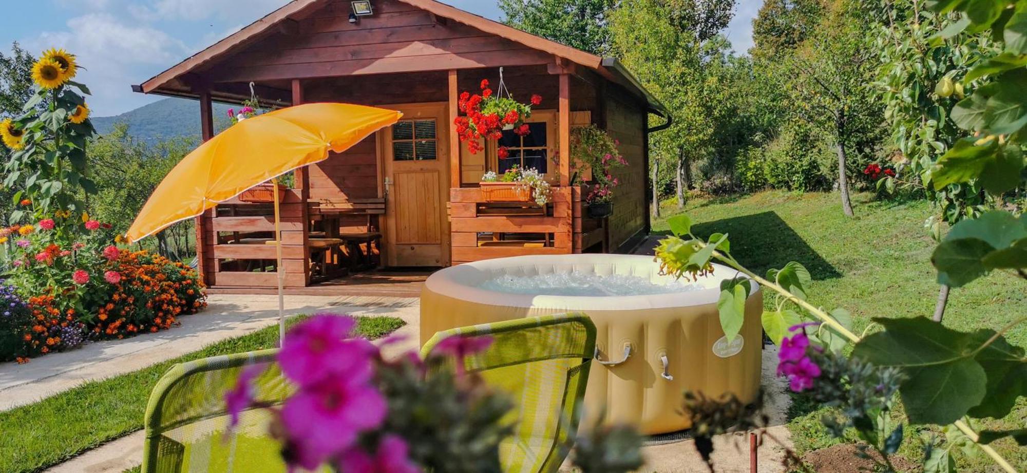 Cottage La Sierra With Jacuzzi Korenica Dış mekan fotoğraf