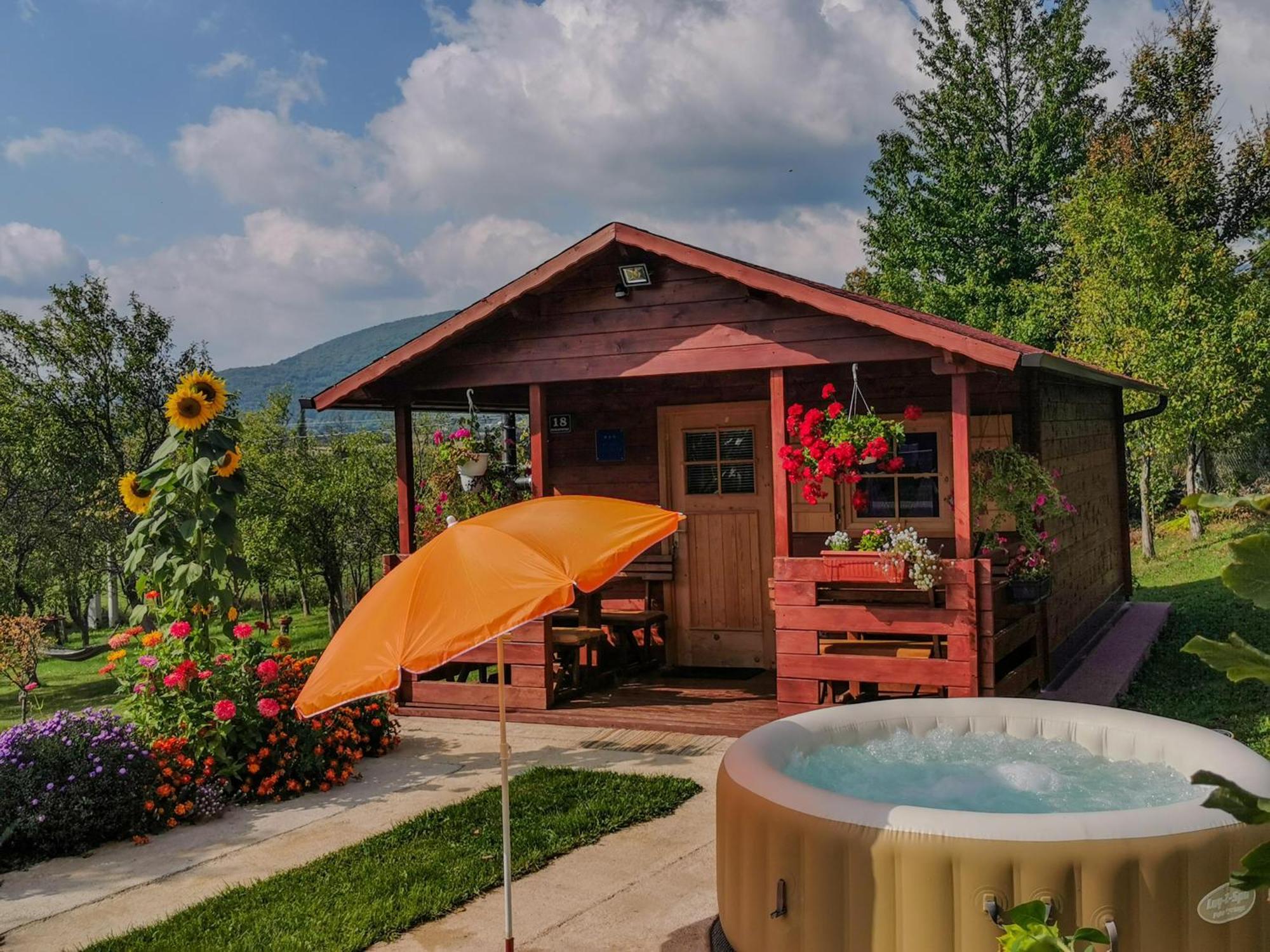 Cottage La Sierra With Jacuzzi Korenica Dış mekan fotoğraf