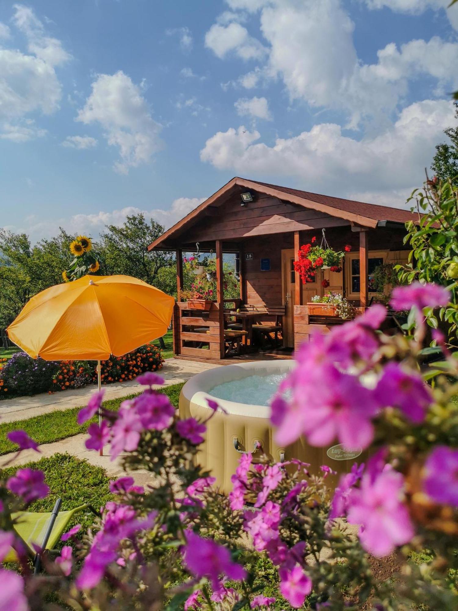 Cottage La Sierra With Jacuzzi Korenica Dış mekan fotoğraf